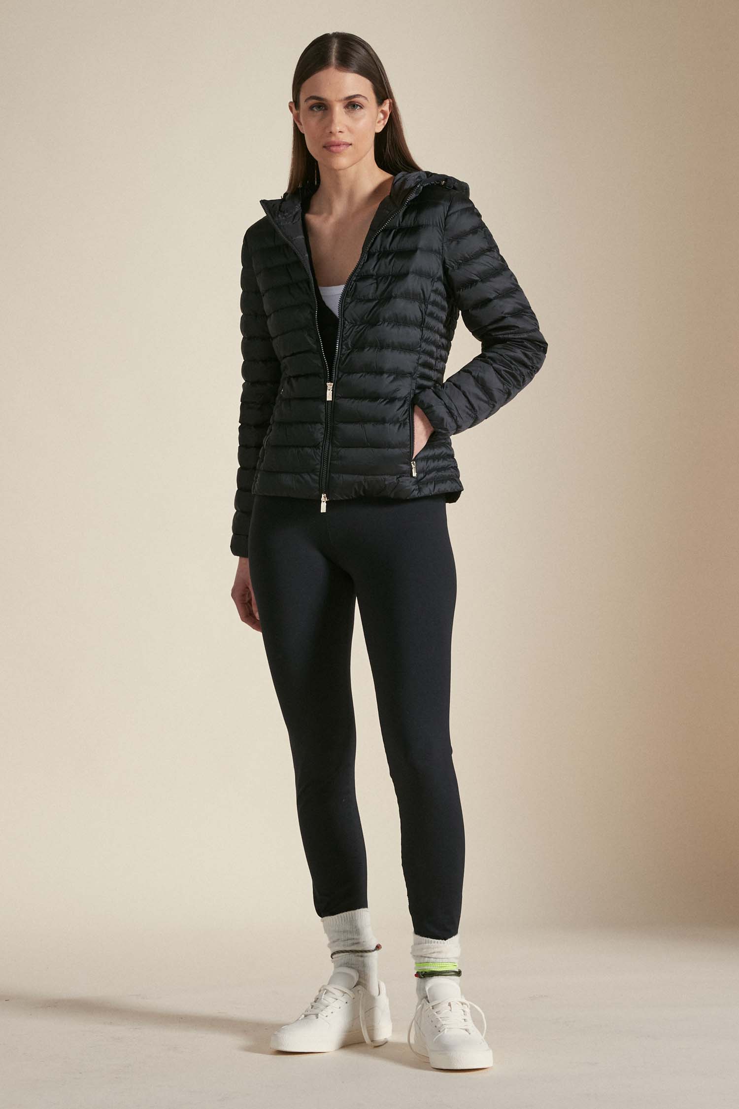 CARRIE – Piumino nero con cappuccio
