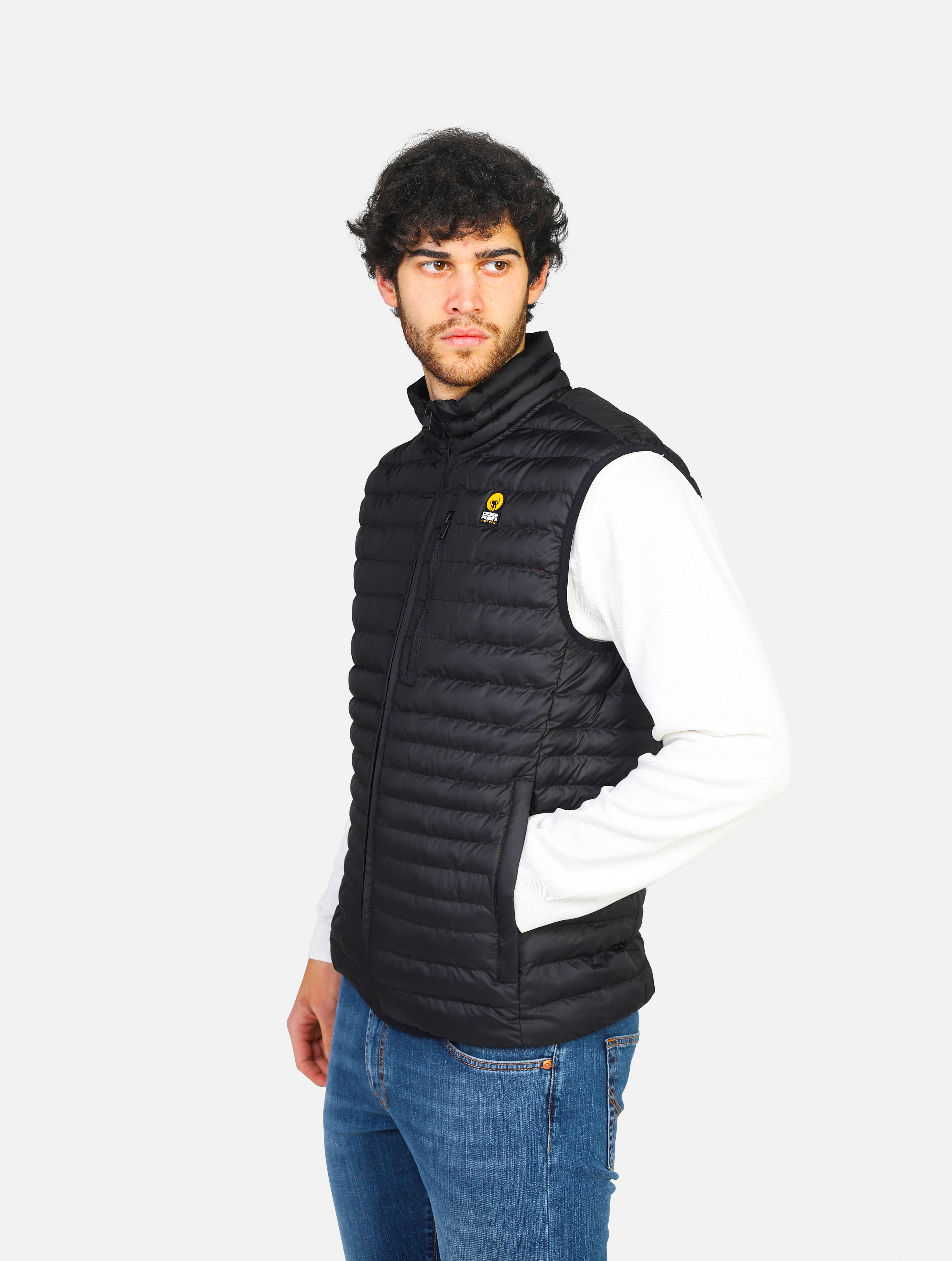 Piumino Senza cappuccio, smanicato della collezione active con chiusura a zip e tasca sul petto con chiusura verticale a zip - C