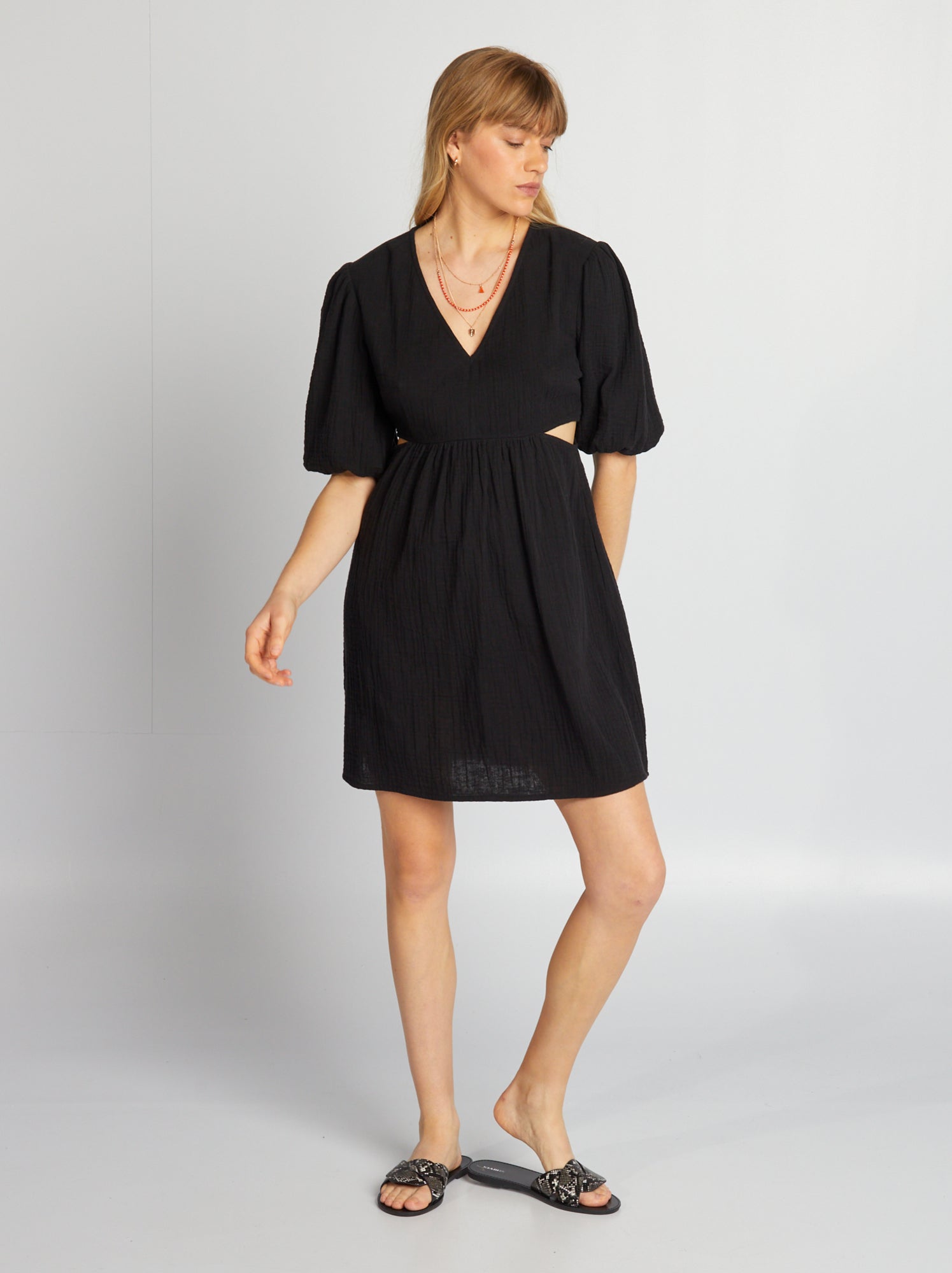 Vestito in garza di cotone con apertura - nero